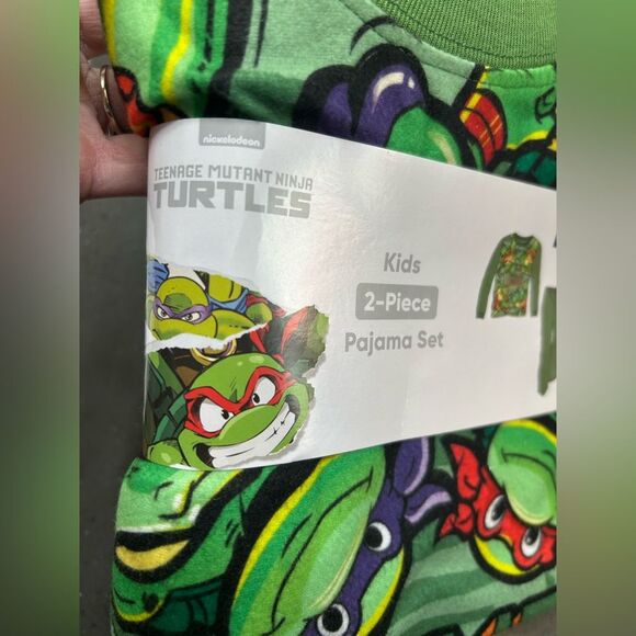 Nickelodeon Kids' 2-Piece Teenage Mutant Ninja Turtles Pajama Set - Picture 5 of 11